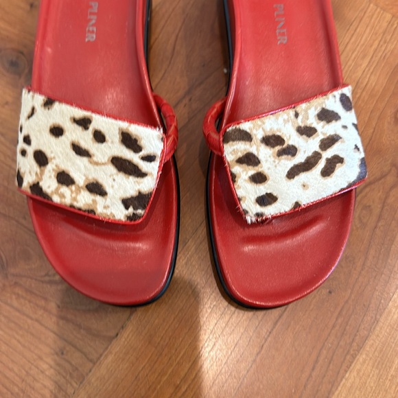 Donald Pliner slides with animal print. - Picture 5 of 8